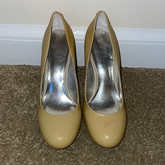 Nude women’s heels - Picture 1 of 6